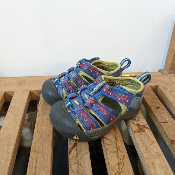 Keen Newport H2 Sandals Car Surf Board Print Blue Red Yellow Hiking Sandals - Picture 3 of 9